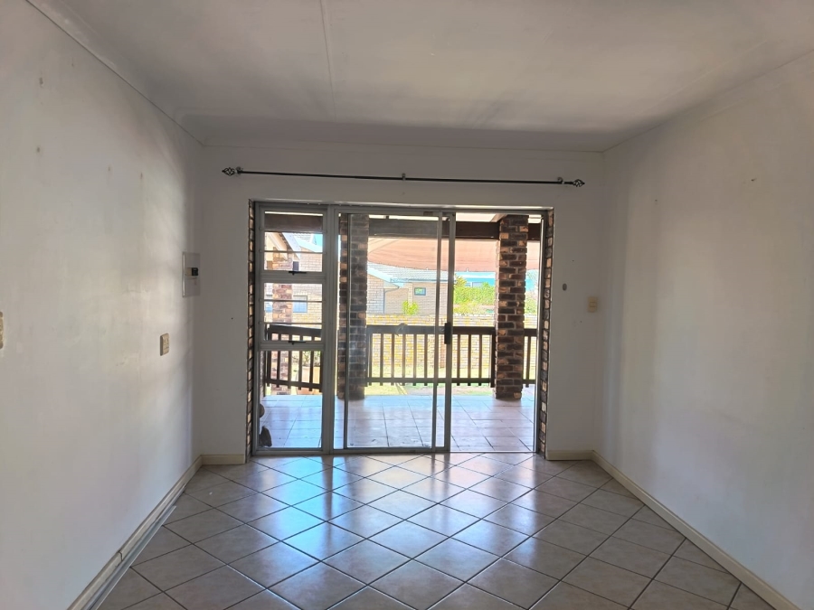 To Let 2 Bedroom Property for Rent in Wavecrest Eastern Cape